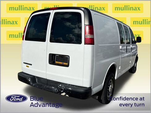 Used 2017 Chevrolet Express 2500 RWD image 4