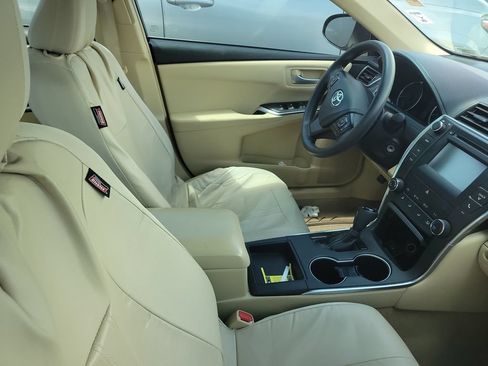 Used 2017 Toyota Camry XLE FWD image 11