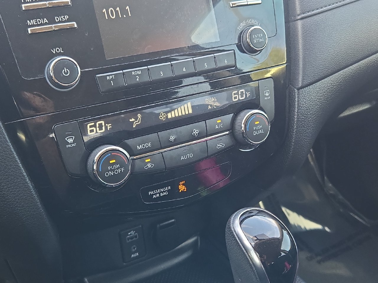 Used 2017 Nissan Rogue SV FWD image 20