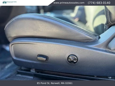 Used 2014 Dodge Challenger R/T image 14