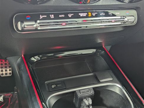 Used 2021 Mercedes-Benz GLB 35 AMG 4MATIC image 19