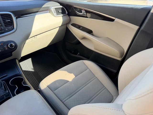 Used 2020 Kia Sorento LX FWD image 15