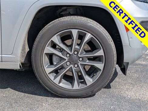 Used 2022 Jeep Grand Cherokee Overland w/ Luxury Tech Group IV image 10