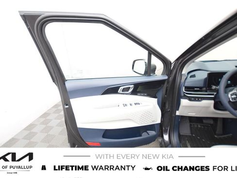 New 2025 Kia Carnival SX Prestige image 9