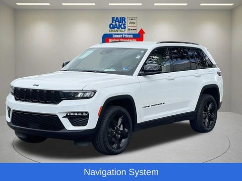 Certified 2024 Jeep Grand Cherokee Limited w/ Black Appearance Package AWD/4WD image 3