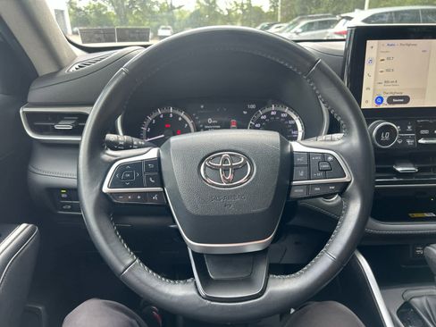 Used 2023 Toyota Highlander XLE image 13