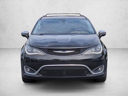 Used 2017 Chrysler Pacifica Limited FWD image 2