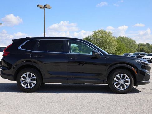 Used 2025 Honda CR-V LX image 7