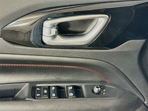 Used 2025 Jeep Compass Trailhawk AWD/4WD image 11