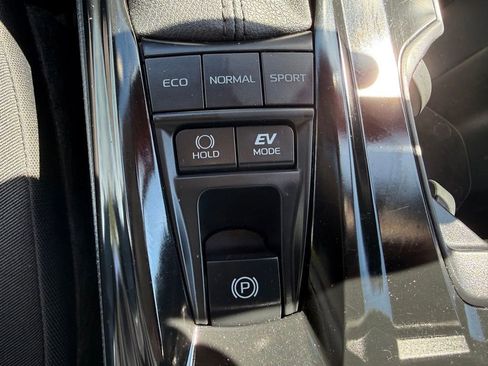 Used 2025 Toyota Camry LE w/ Convenience Package image 26