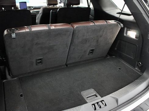 Used 2023 Ford Explorer Platinum w/ Technology Package AWD/4WD image 16