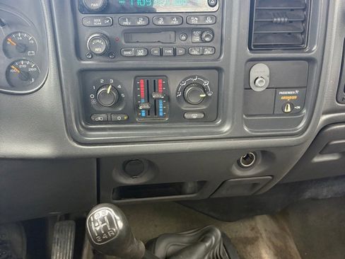 Used 2004 Chevrolet Silverado 2500 LS image 14