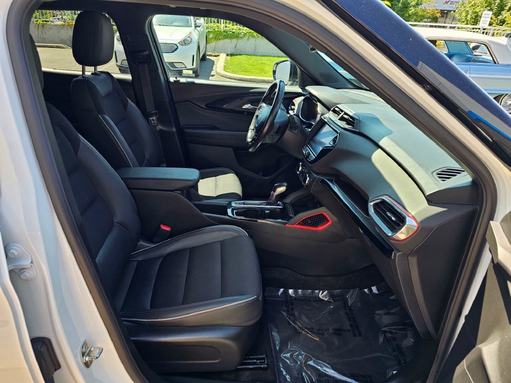 Used 2021 Chevrolet TrailBlazer RS w/ Technology Package AWD/4WD image 11