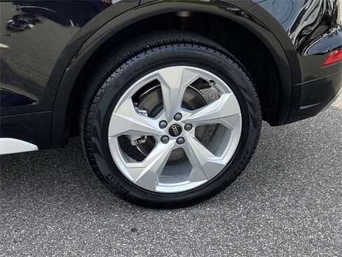 Certified 2025 Audi Q5 2.0T Premium Plus w/ Premium Plus Package image 11