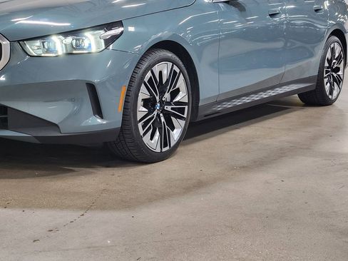Used 2024 BMW 530i w/ Premium Package RWD image 17