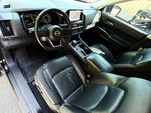 Used 2022 Nissan Pathfinder SL FWD image 24