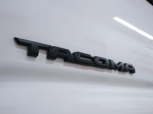 Used 2023 Toyota Tacoma TRD Off-Road image 33