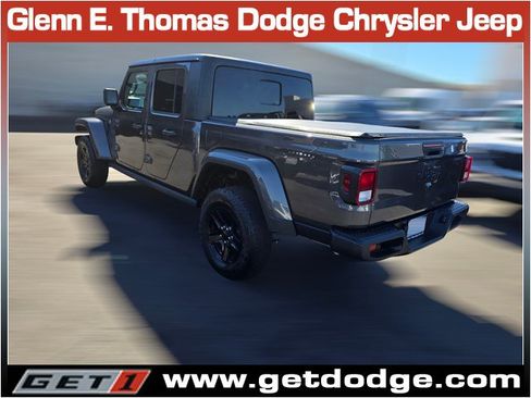 Certified 2023 Jeep Gladiator Willys image 9