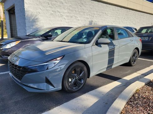 Used 2022 Hyundai Elantra SEL image 9