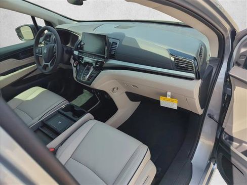 New 2026 Honda Odyssey Touring image 4
