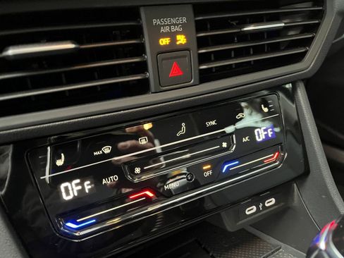 Used 2025 Volkswagen Jetta SE image 24