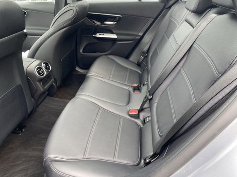 Used 2025 Mercedes-Benz GLC 300 4MATIC image 23