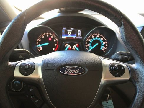 Used 2015 Ford Escape SE w/ SE Chrome Package image 27