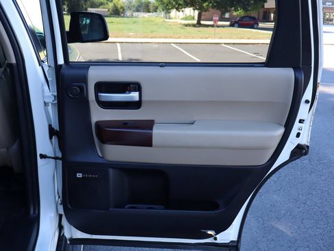 Used 2014 Toyota Sequoia Platinum RWD image 27