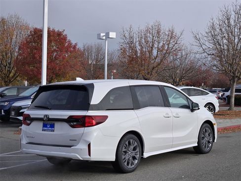 New 2026 Honda Odyssey Touring image 6