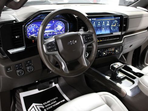 Used 2023 Chevrolet Silverado 1500 LT Trail Boss AWD/4WD image 6