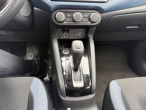 Used 2025 Nissan Versa SV image 36