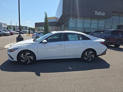 New 2025 Hyundai Elantra Limited image 5