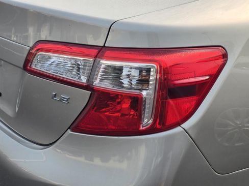 Used 2014 Toyota Camry LE FWD image 11
