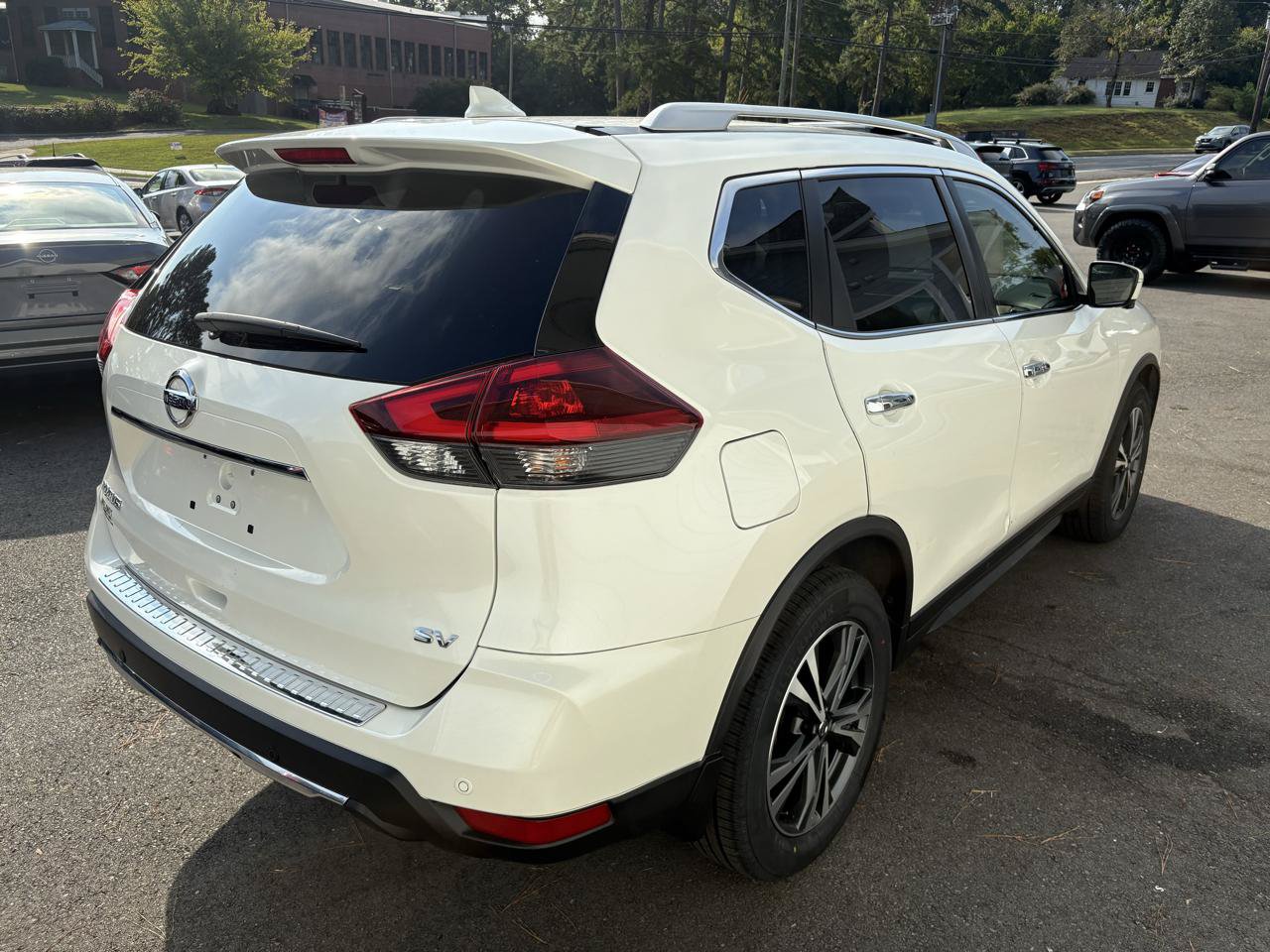 Used 2019 Nissan Rogue SV w/ Sun & Sound Touring Package FWD image 5