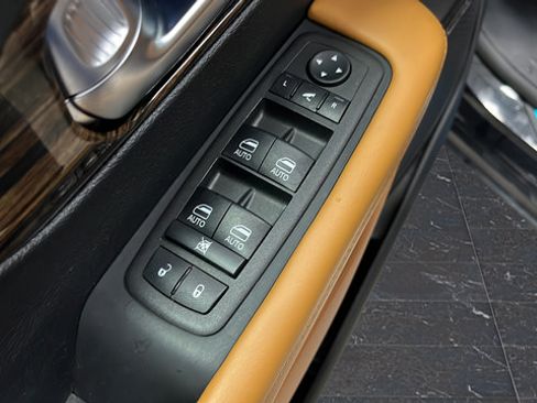 Used 2023 Chrysler Pacifica Pinnacle FWD image 22