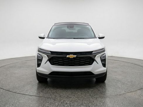 Used 2025 Chevrolet TrailBlazer LT image 2