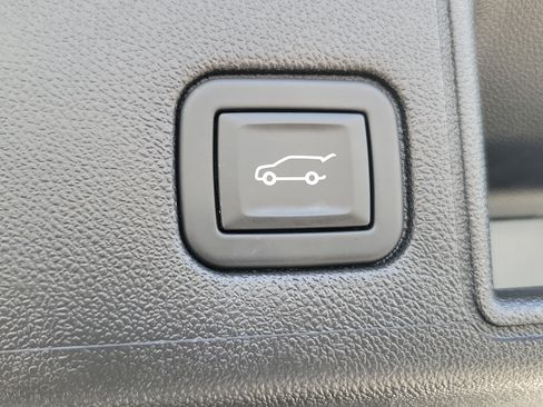 Used 2024 GMC Terrain SLT FWD image 17