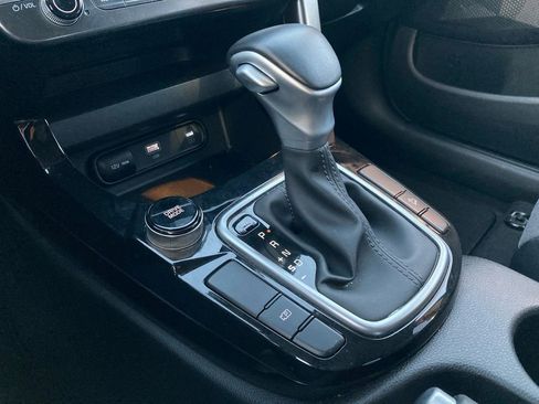 Used 2025 Kia Seltos S image 23