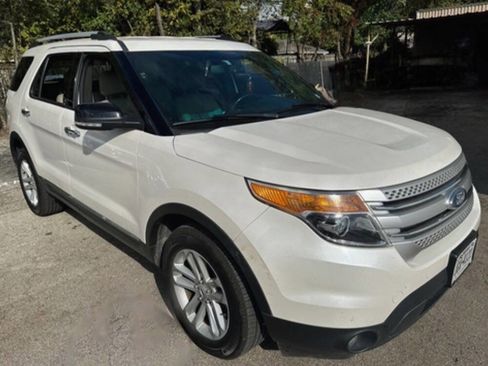 Used 2015 Ford Explorer XLT w/ Equipment Group 202B image 6