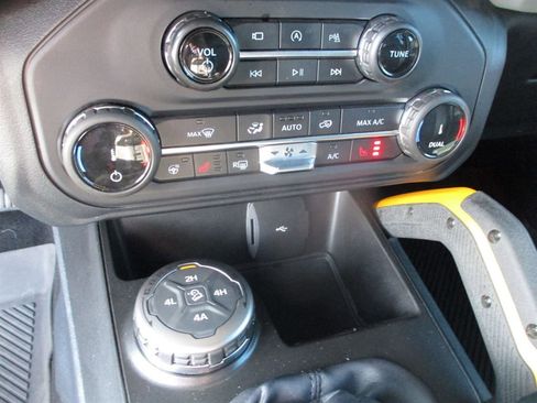 Used 2022 Ford Bronco Badlands image 14