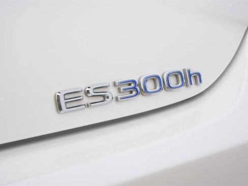 Used 2022 Lexus ES 300h w/ Premium Package image 20