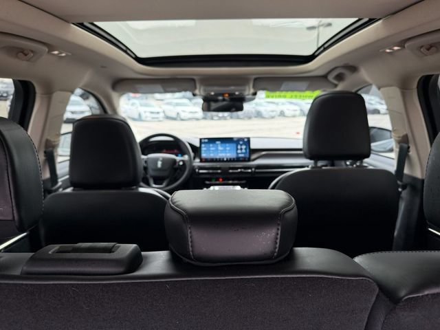 Used 2024 Lincoln Corsair Grand Touring w/ Rear Removable Package Tray AWD/4WD image 13