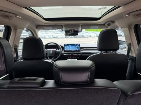 Used 2024 Lincoln Corsair Grand Touring w/ Rear Removable Package Tray AWD/4WD image 13