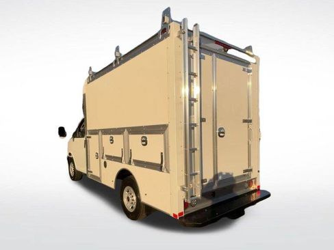 New 2025 GMC Savana 3500 w/ Power Convenience Package RWD image 9