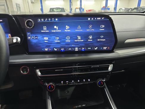 Used 2024 Chevrolet Traverse LT w/ Enhanced Driving Package image 25