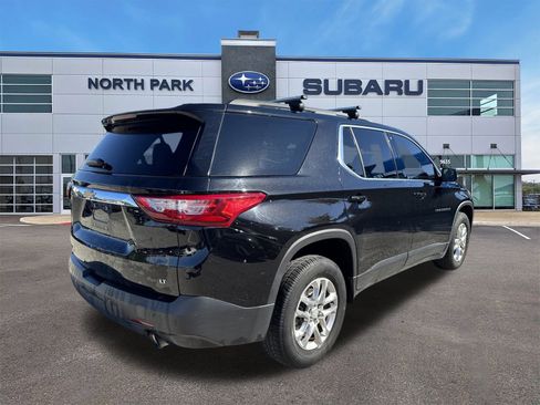 Used 2020 Chevrolet Traverse LT image 3