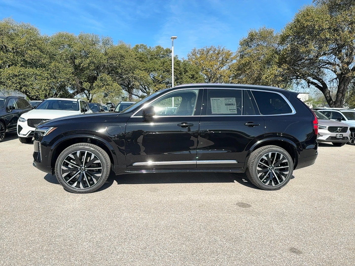 New 2026 Volvo XC90 T8 Plus w/ Protection Package Premier AWD/4WD image 3