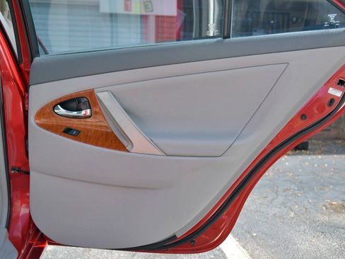 Used 2011 Toyota Camry XLE FWD image 34