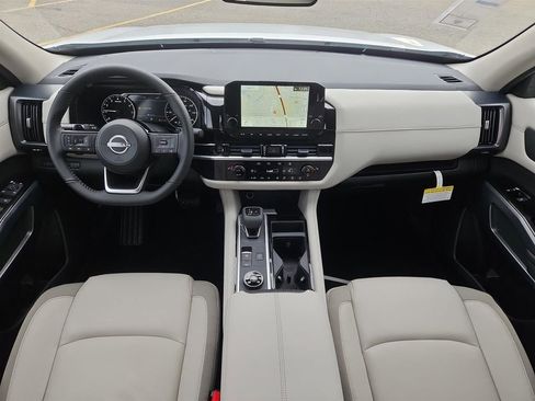 New 2025 Nissan Pathfinder SL image 21