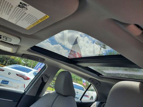 Used 2018 Toyota Camry XSE image 17